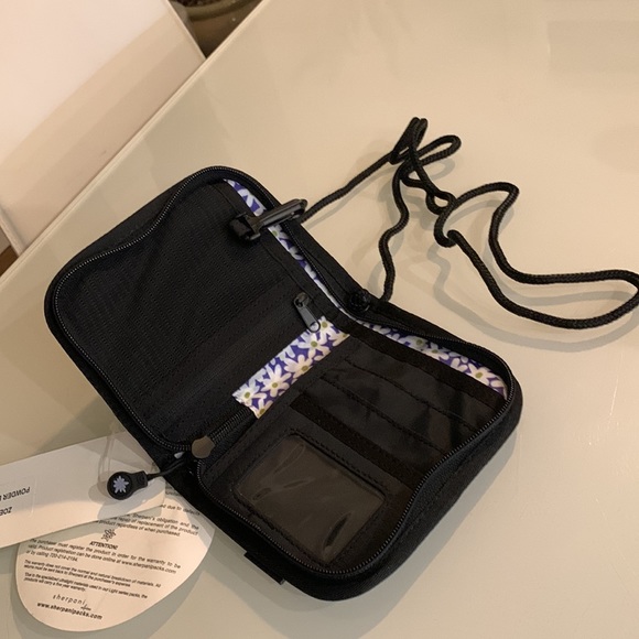Sherpani Zoe travel/passport wallet - Picture 3 of 10